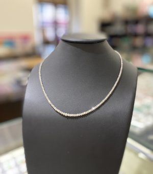 Náhrdelník z bílých diamantů