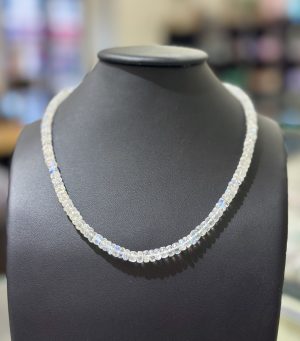 Náhrdelník z měsíčního kamene